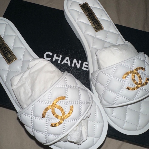 Chanel Patent CC Mules - Picture 4 of 6